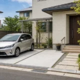 駐車場を広げる前に車の出入りと玄関までの通り道を考える住宅外構のイメージ